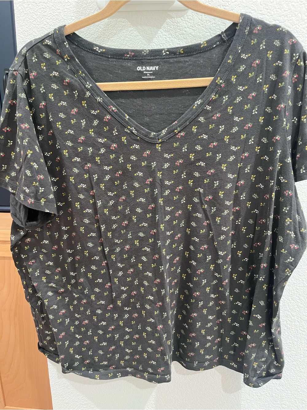 Old Navy Black V-Neck Tee with Pink and Yellow Floral Print XL
